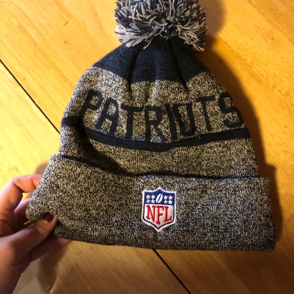 Women’s Patriots Pom Hat - Picture 2 of 3